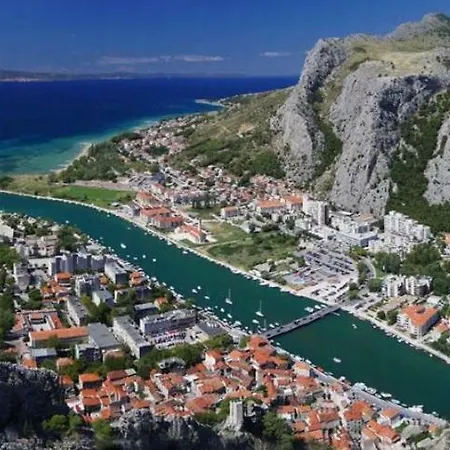 Hollywood Omiš